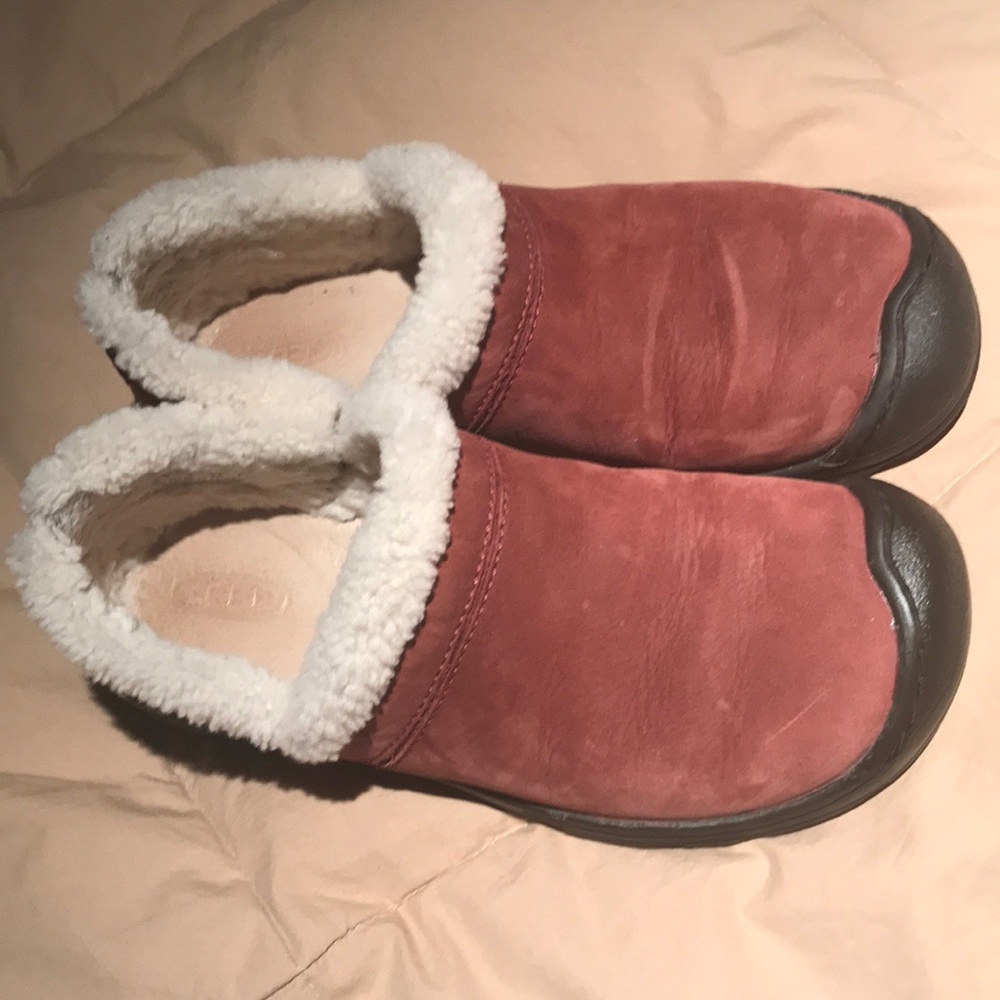 Keen Crested Butte slip on size 6